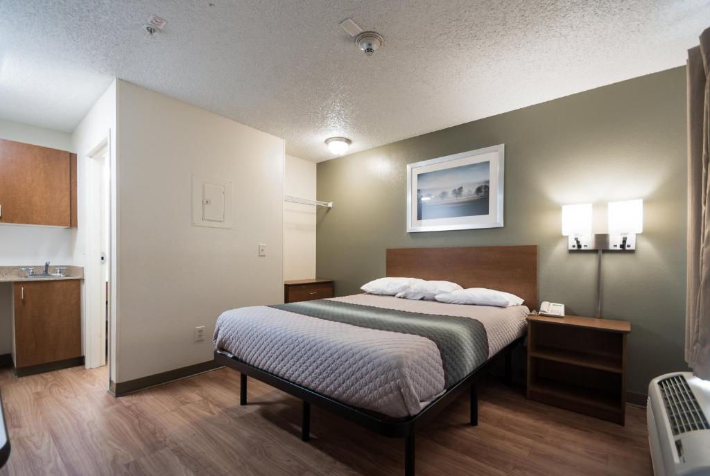 HomeTowne Studios by Red Roof Seattle - Kent/Des Moines - Studio Queen Room Non-fumeur
