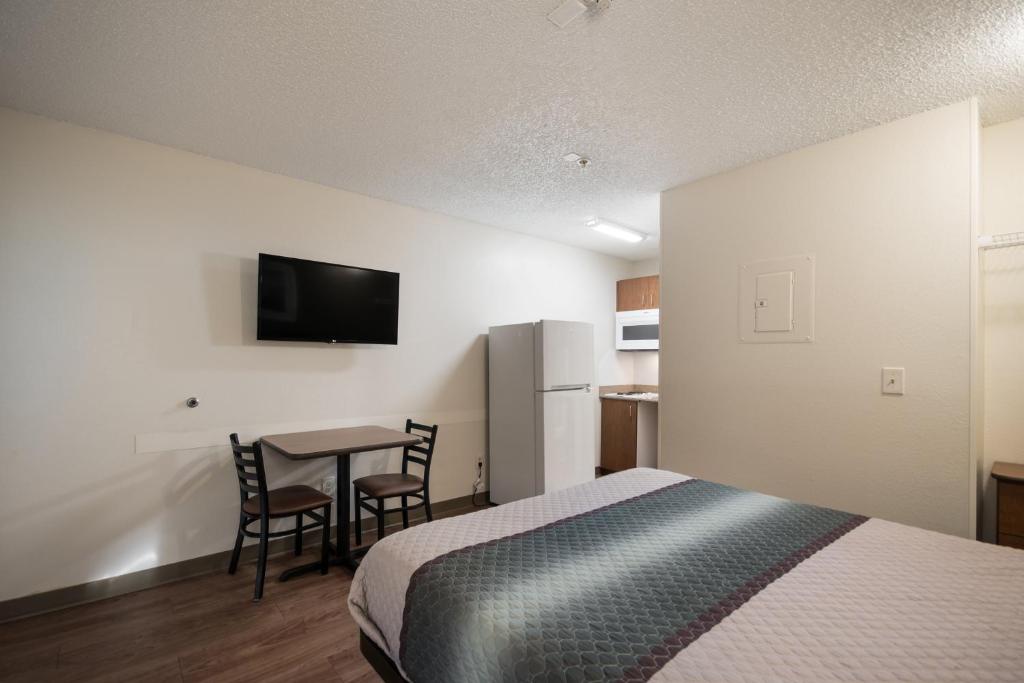 HomeTowne Studios by Red Roof Seattle - Kent/Des Moines - 