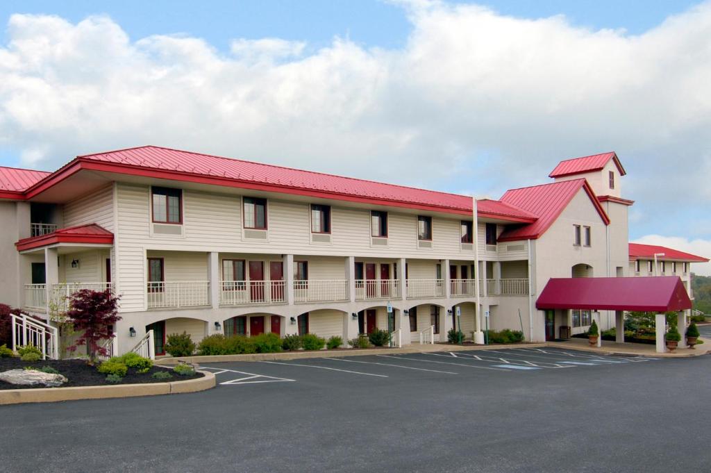 a large white building with red roof at Red Roof Inn Lancaster in Lancaster