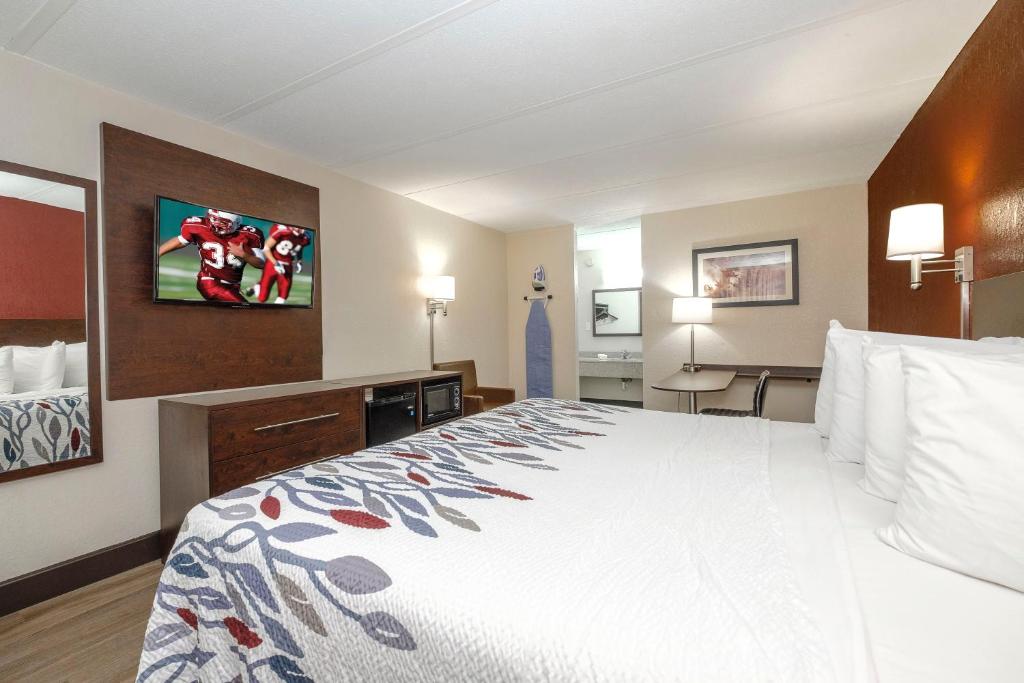 Red Roof Inn Fredericksburg North - Superior King Room Non-Smoking