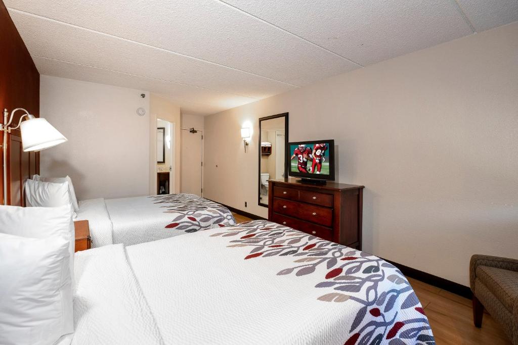 Red Roof Inn Meriden - Standard Room With Two Double Beds Smoke Free