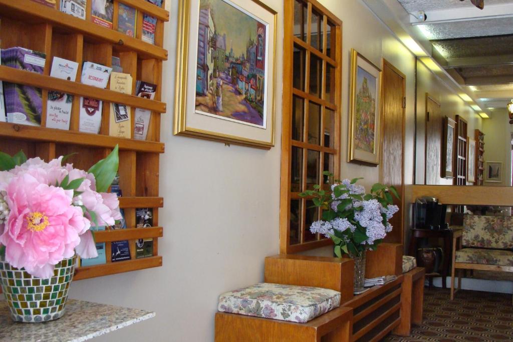 Au Petit Hôtel - Resim 16