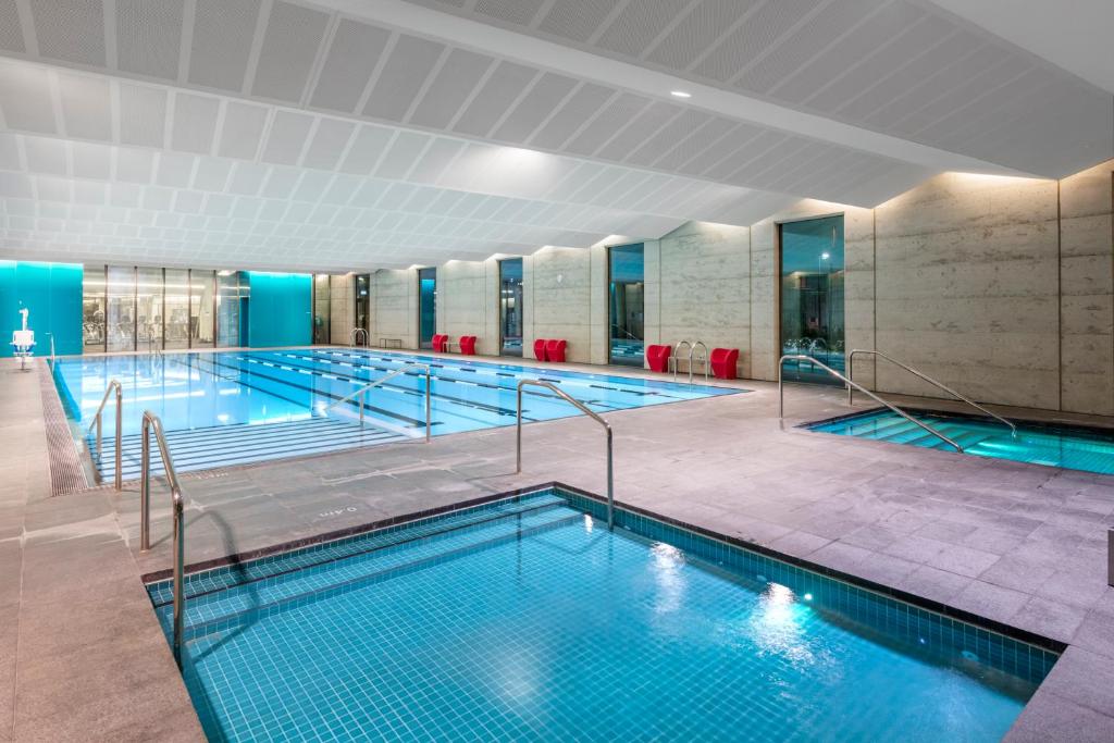 Bazén v ubytování RACV Torquay Resort nebo v jeho okolí