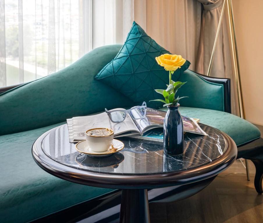Posezení v ubytování Dolce by Wyndham Hanoi Golden Lake