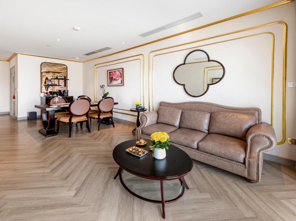 Posezení v ubytování Dolce by Wyndham Hanoi Golden Lake