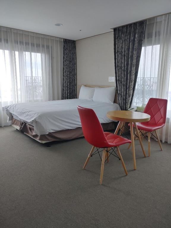 Postel nebo postele na pokoji v ubytování Dream Jeju Hotel