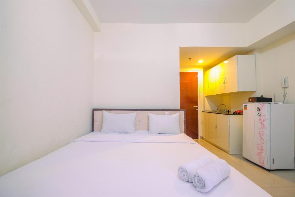 Cozy Living Studio Apartment Taman Melati Margonda near Universitas Indonesia By Travelio - Apartamento De Estudio