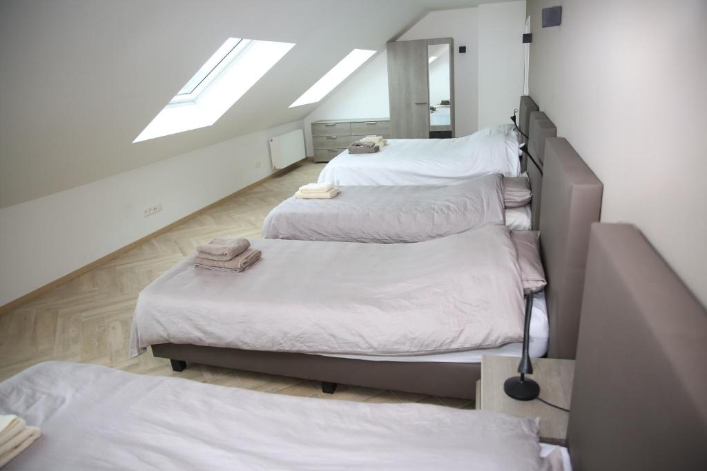 Durbuy House - Family Room With Private Bathroom