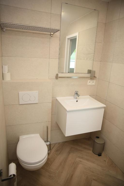 Durbuy House - Family Room With Private Bathroom