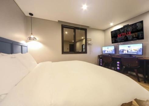 The Stone Bridge Hotel Sasang - Premier King Room With PC