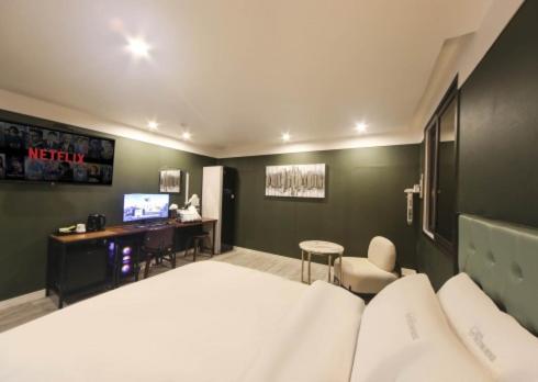 The Stone Bridge Hotel Sasang - Premier King Room With Styler