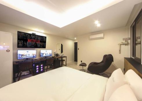 The Stone Bridge Hotel Sasang - Suite With Spa Bath
