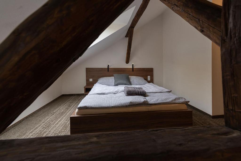 Postel nebo postele na pokoji v ubytování Apartsee Wellness Plzeň
