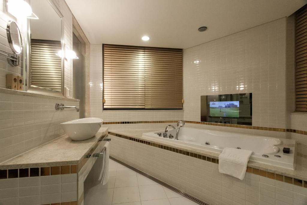 Koupelna v ubytování Hotel Pharos