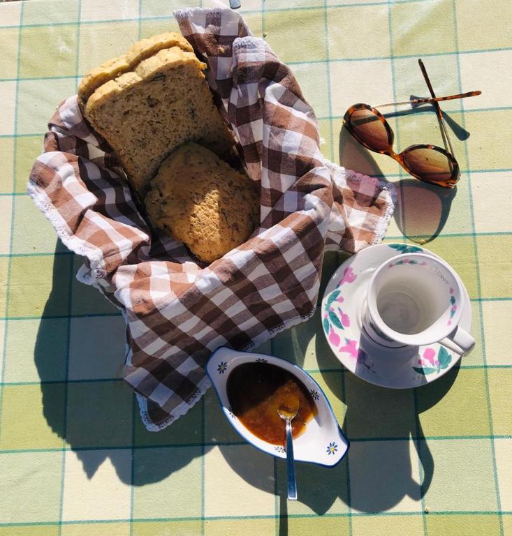 Jedlo v ubytovaní bed & breakfast alebo blízkom okolí
