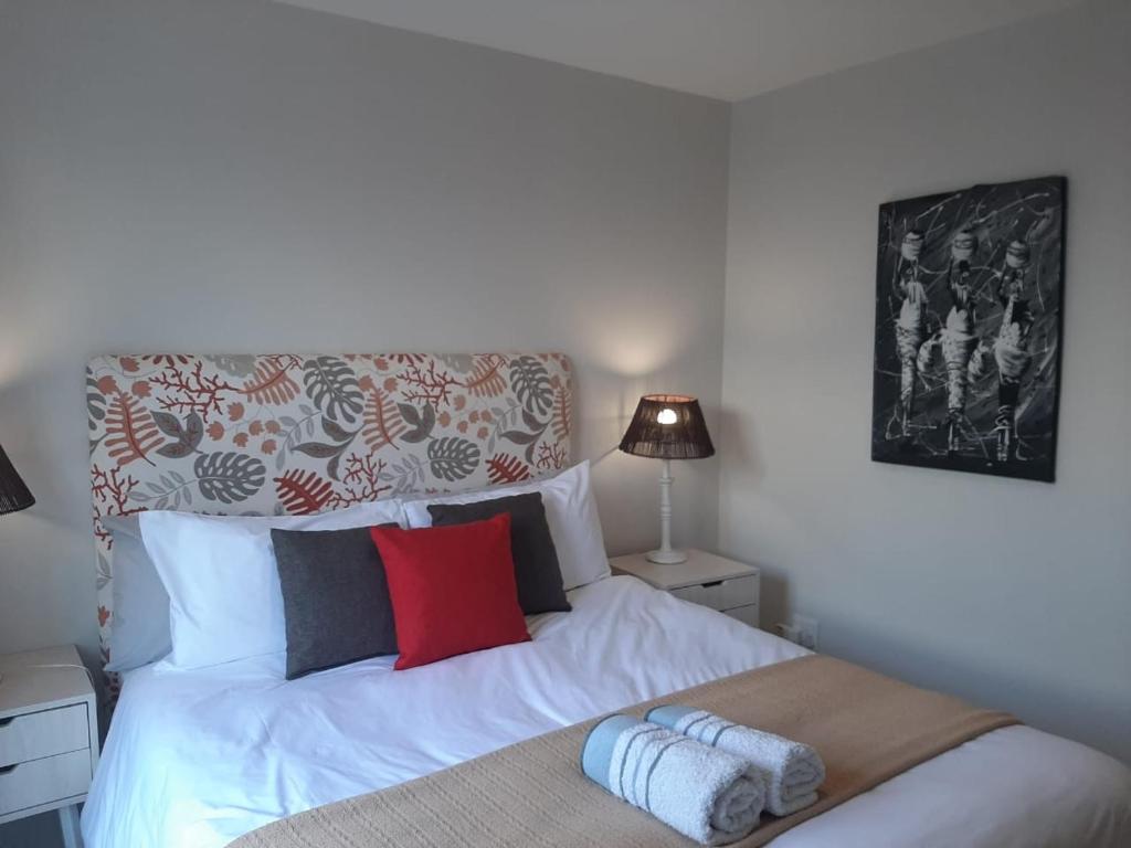 Malachite Mews - Centrally Located Cosy Apartment In Knysna - Image 7