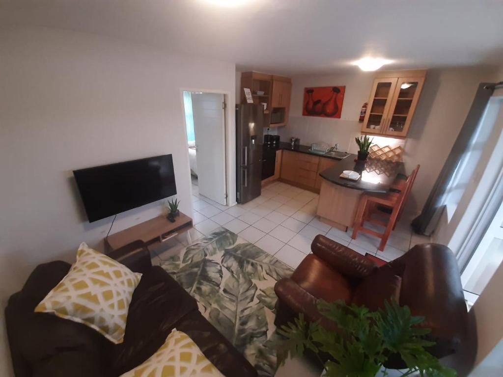Malachite Mews - Centrally Located Cosy Apartment In Knysna - Image 12