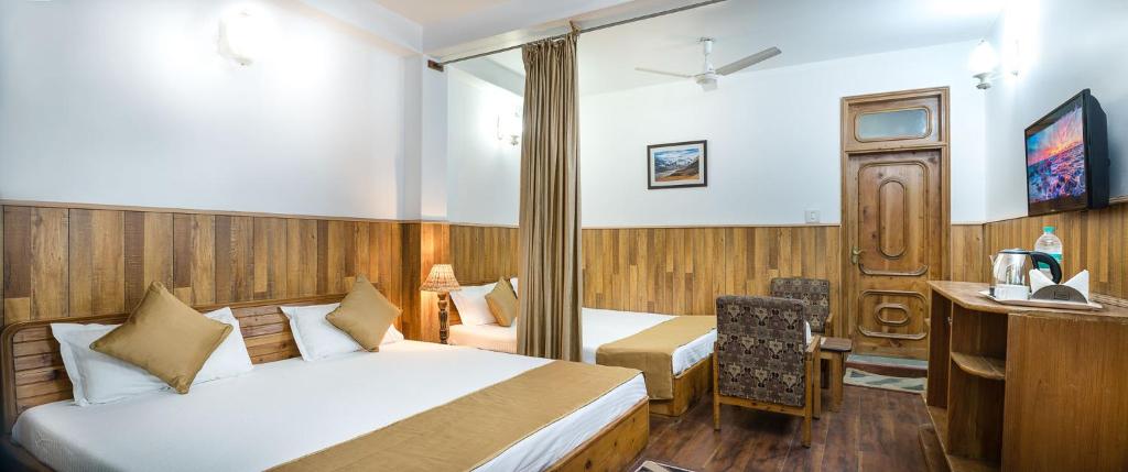 Hotel Kullu Valley - Sala Familiar Con Balcón