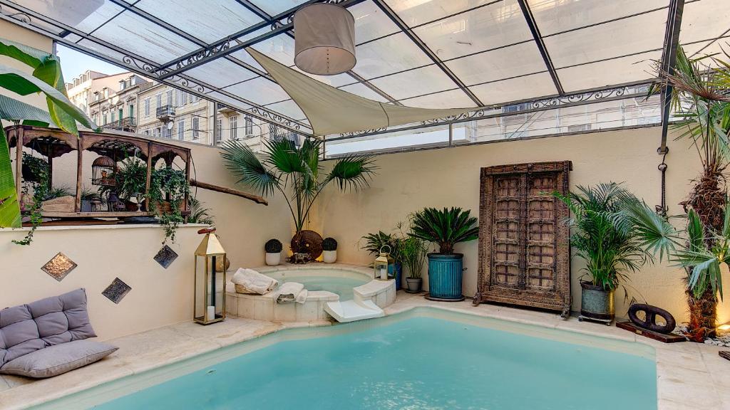 Piscina a Cocoon in Cannes ***** o a prop