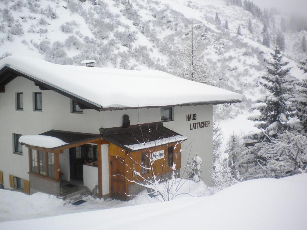 Haus Lattacher by Châtel Reizen en invierno