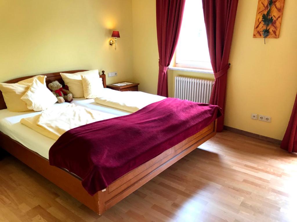 Postel nebo postele na pokoji v ubytování Hotel Garni Wiestor