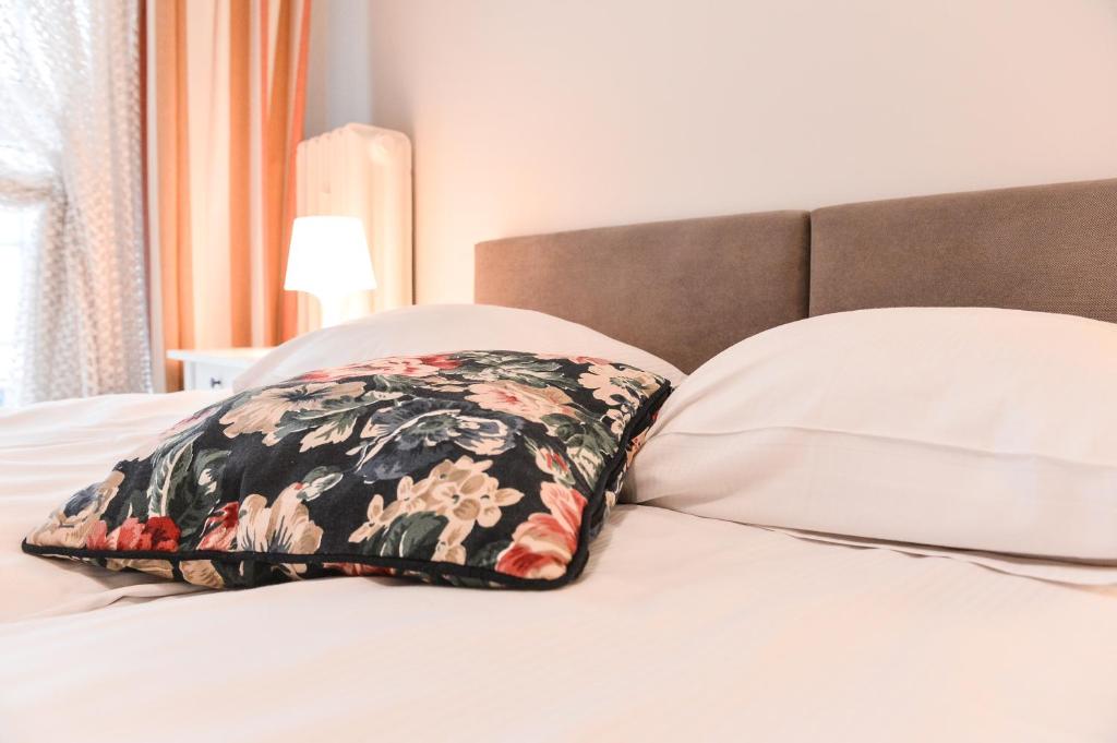 Posteľ alebo postele v izbe v ubytovaní CITYSTAY Piwna Gdansk Apartment