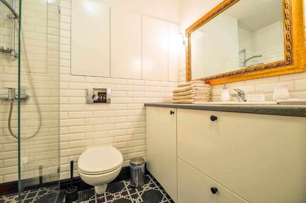 Kúpeľňa v ubytovaní CITYSTAY Piwna Gdansk Apartment