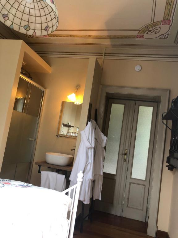 Zdjęcie z galerii obiektu Villa il Maiale Bianco Bed & Breakfast w mieście San Fedele Intelvi