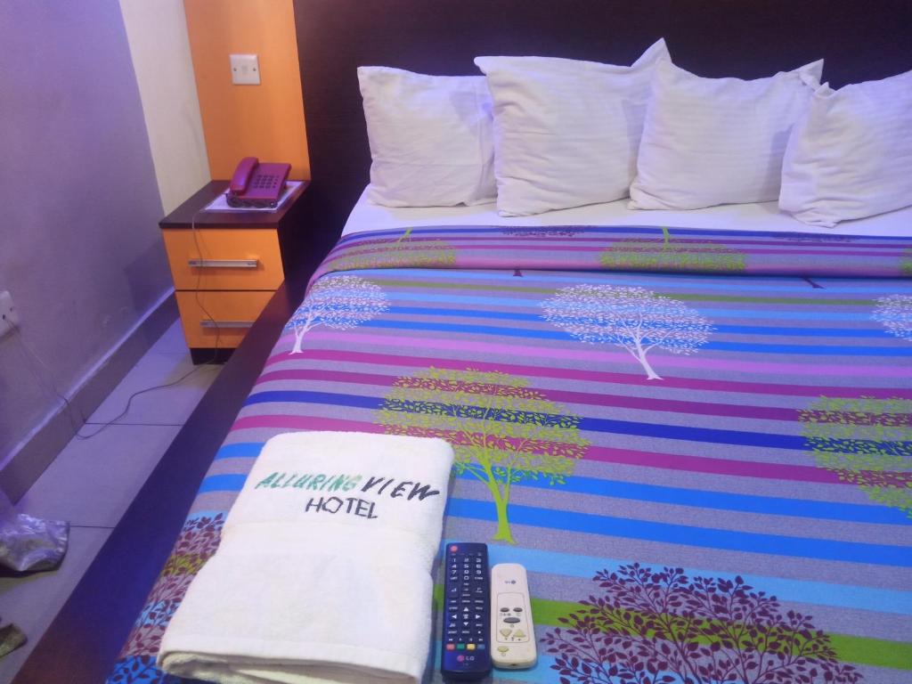 Postel nebo postele na pokoji v ubytování Alluring View Hotel - Toyin Sreet