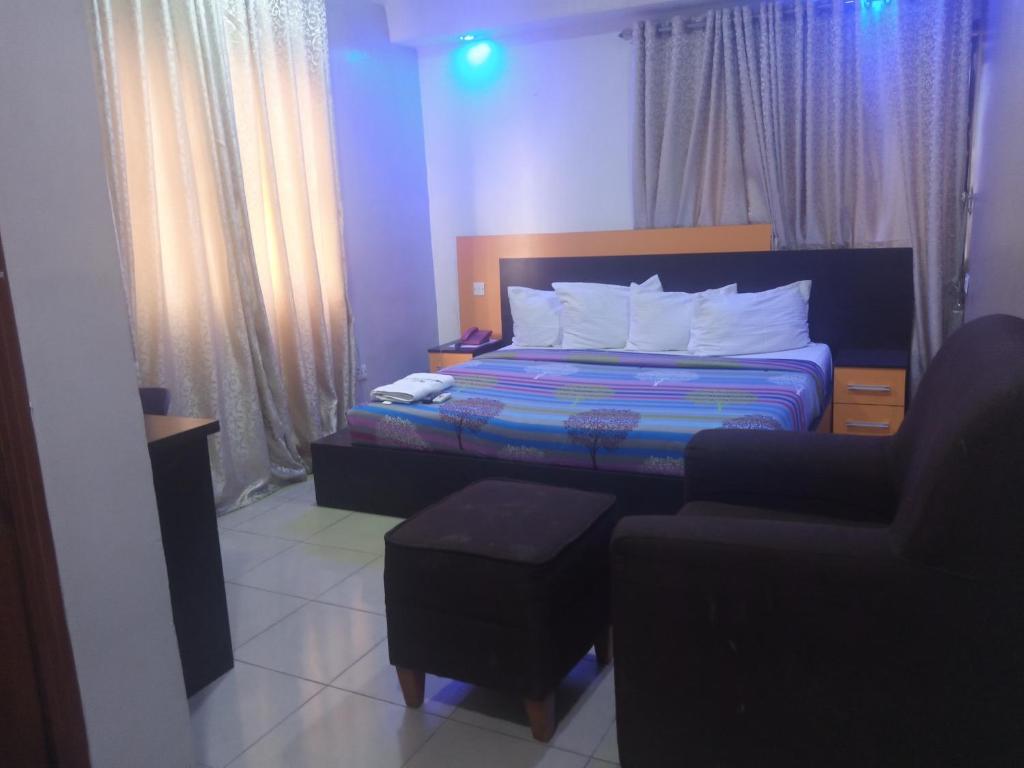 Postel nebo postele na pokoji v ubytování Alluring View Hotel - Toyin Sreet