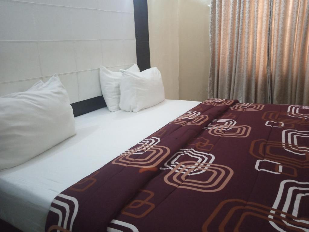 Postel nebo postele na pokoji v ubytování Alluring View Hotel - Toyin Sreet