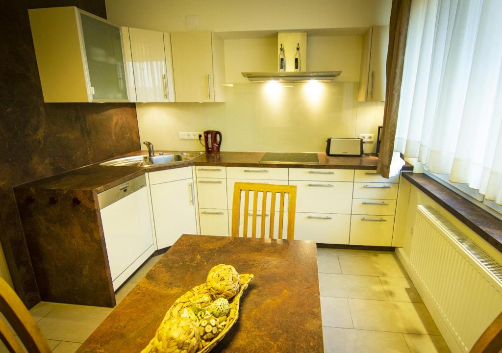 Ringeltaube – Wohnen wie zu Hause - 2-Zimmer-Apartment (ca. 171 Ft²) AM Engelnberg 12