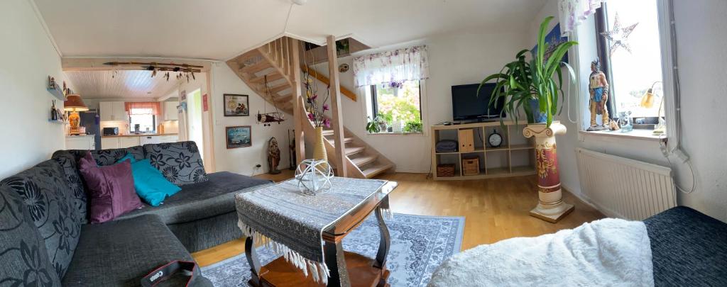 TV a/nebo společenská místnost v ubytování AirbnbEkåsberg