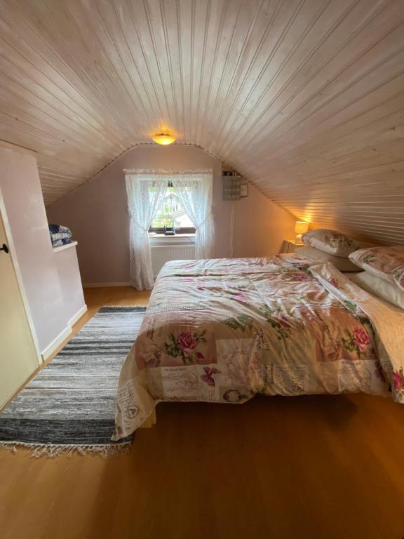 Postel nebo postele na pokoji v ubytování AirbnbEkåsberg