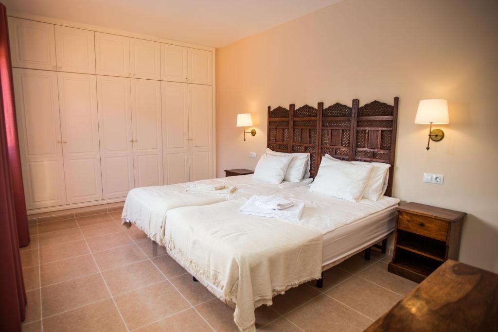 Postel nebo postele na pokoji v ubytování Casa Perla - villa with big garden and private pool