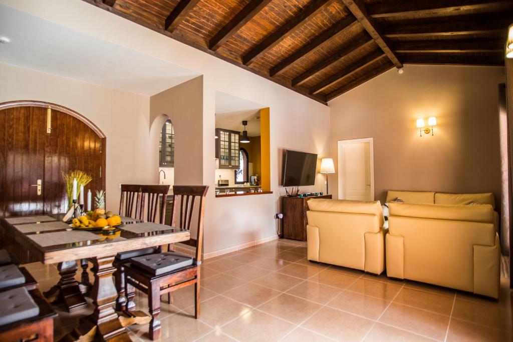 Posezení v ubytování Casa Perla - villa with big garden and private pool