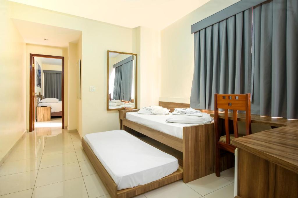  Plaza Suite Hotel
