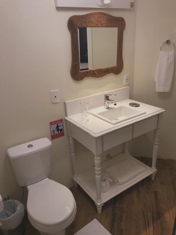 Suítes Refúgio Do Vale  Suítes Refúgio Do Vale