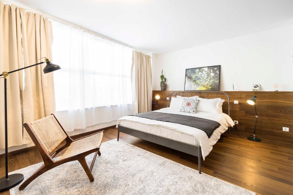 En eller flere senge i et værelse på Athens' Best Location- Unique Magnificent Studio