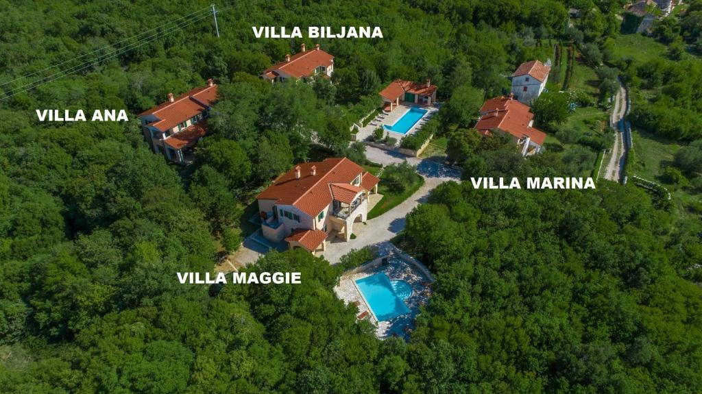 Bazén v ubytování Villa Maggie Vlakovo nebo v jeho okolí