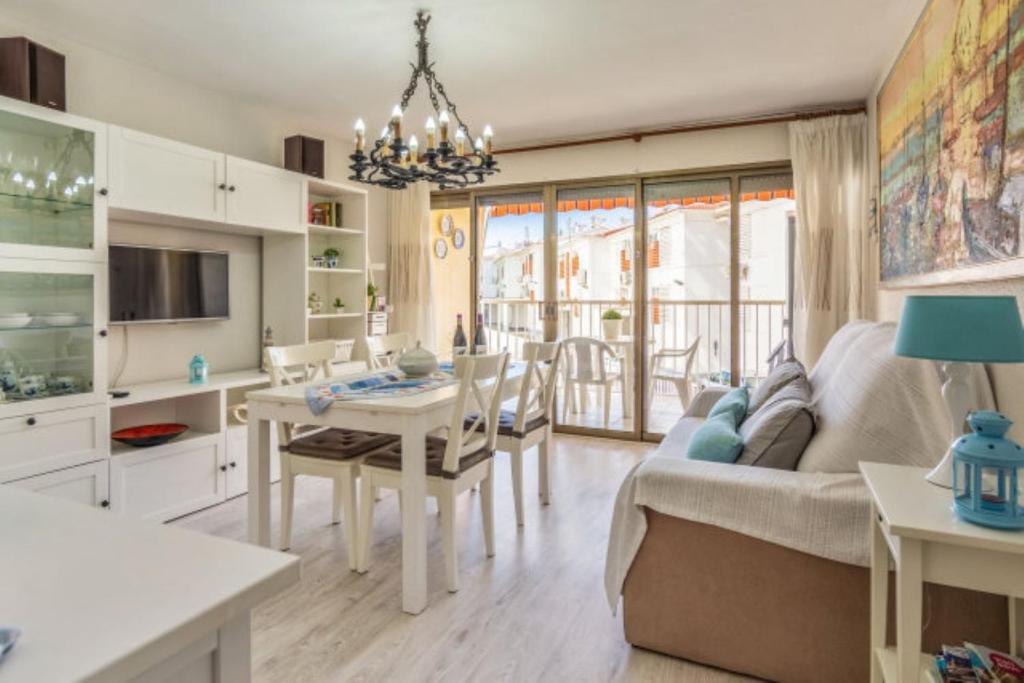 Kuchyňa alebo kuchynka v ubytovaní Apartamentos Bellamar