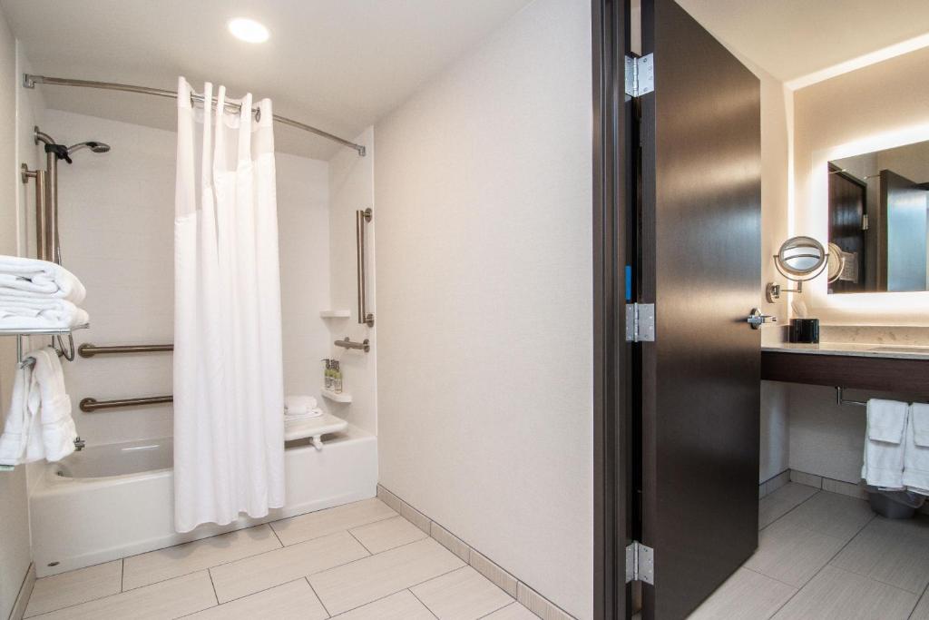 Holiday Inn Express Spokane-Downtown, an IHG Hotel - 