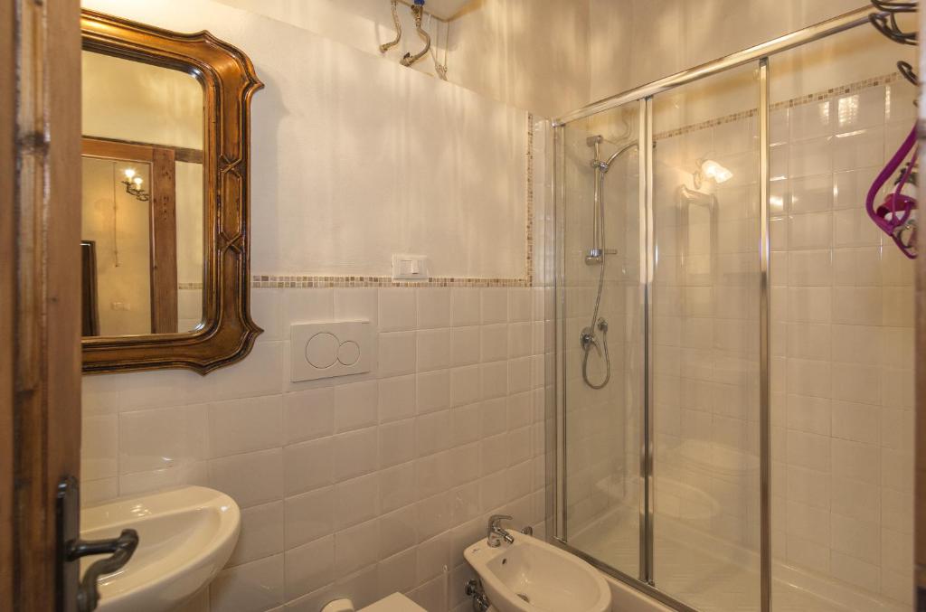 Koupelna v ubytování B&B Due Borghi