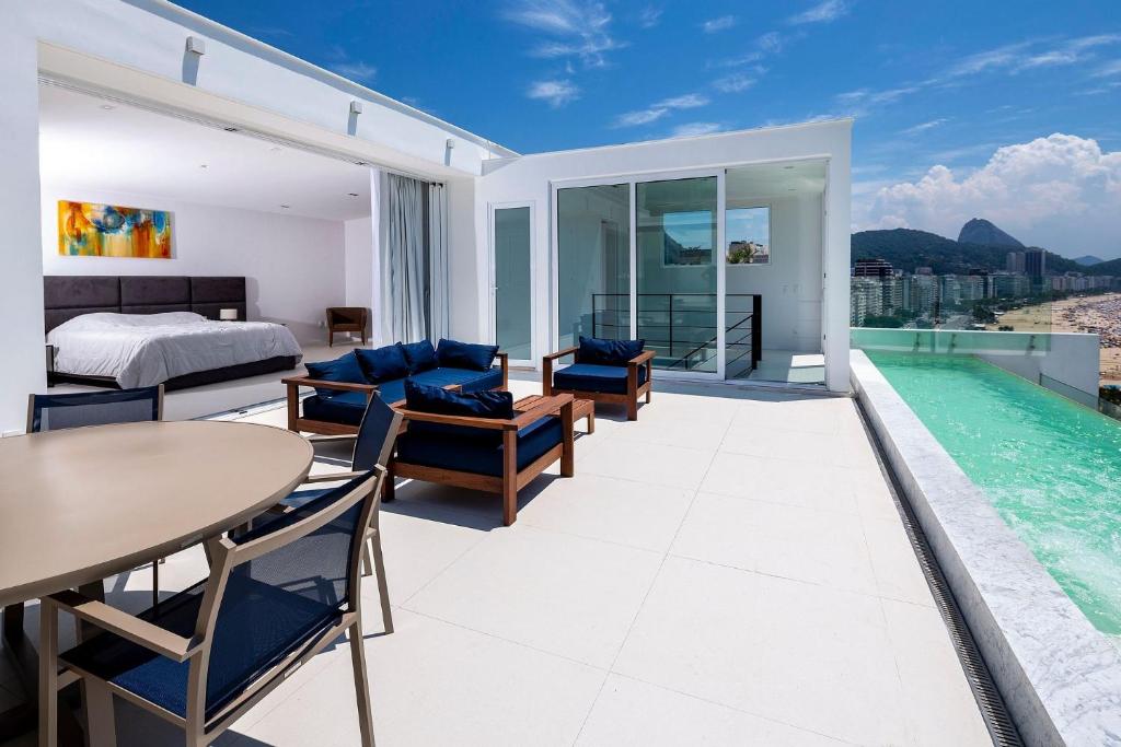  Incrivel cobertura triplex de 6 quartos frente mar em Copacabana