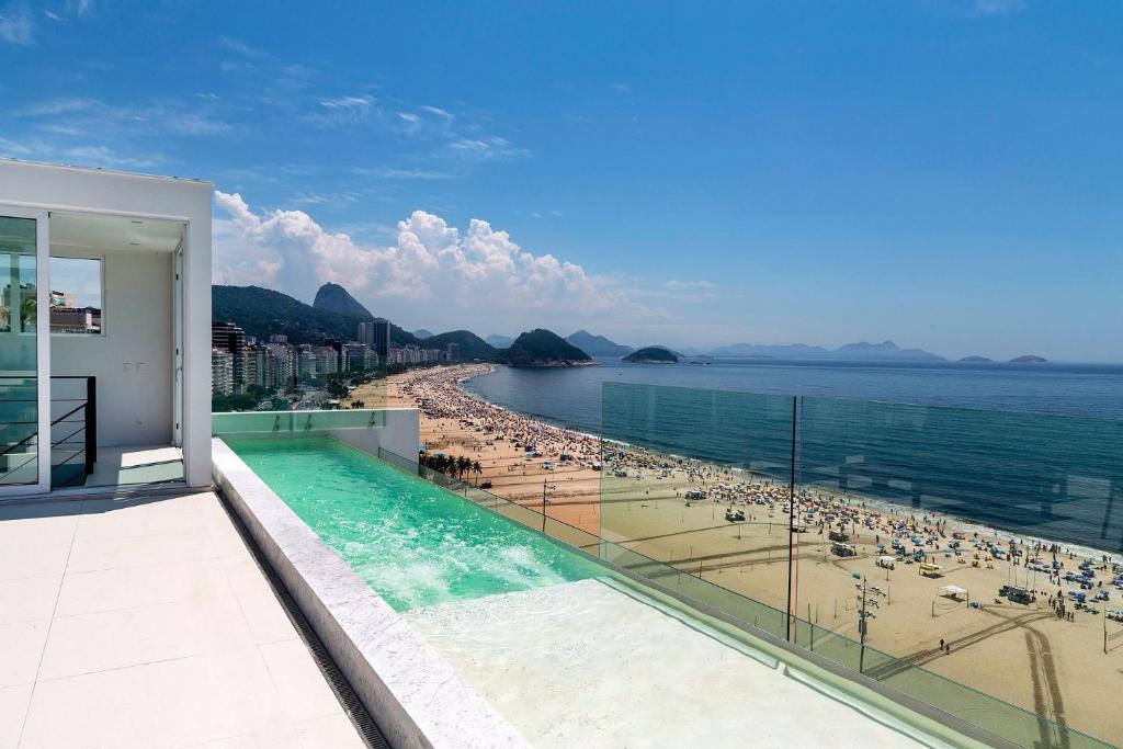  Incrivel cobertura triplex de 6 quartos frente mar em Copacabana