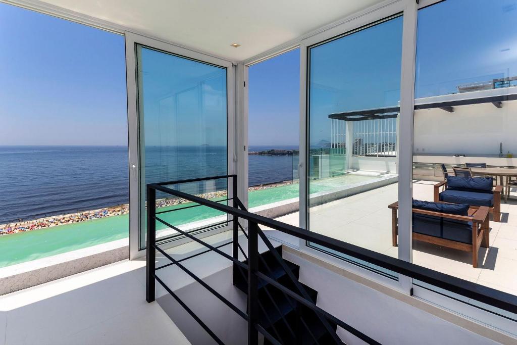  Incrivel cobertura triplex de 6 quartos frente mar em Copacabana