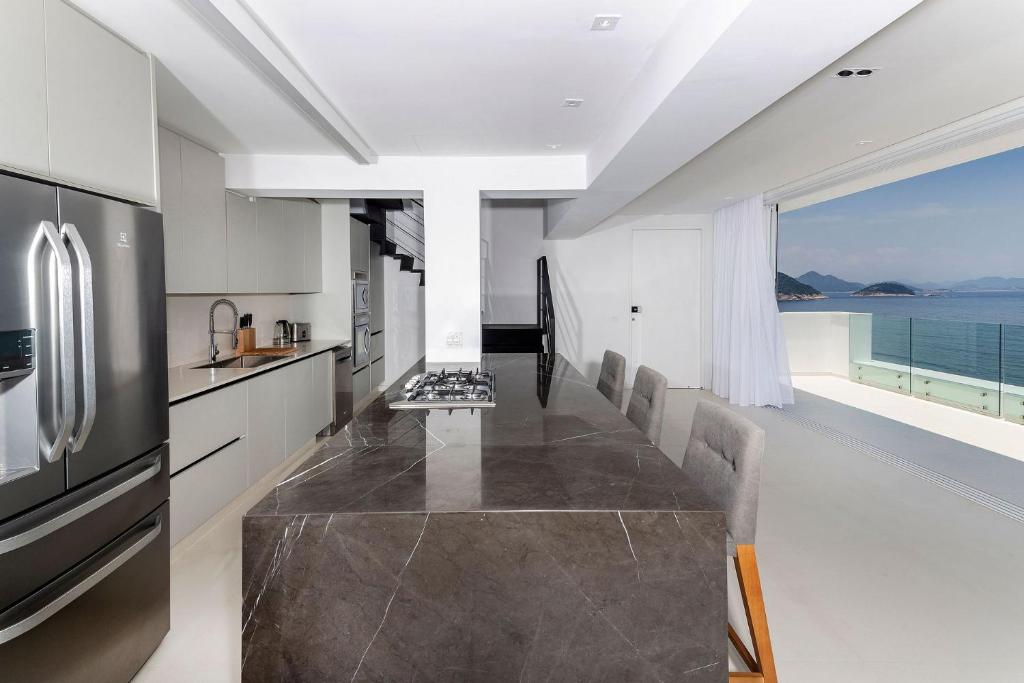  Incrivel cobertura triplex de 6 quartos frente mar em Copacabana