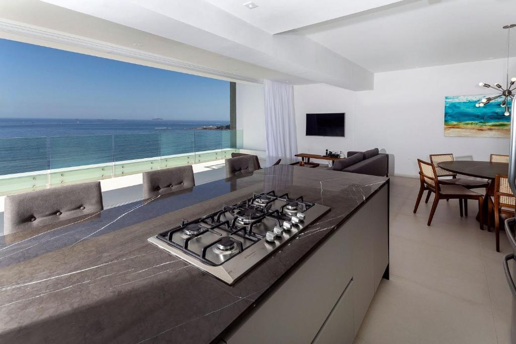  Incrivel cobertura triplex de 6 quartos frente mar em Copacabana