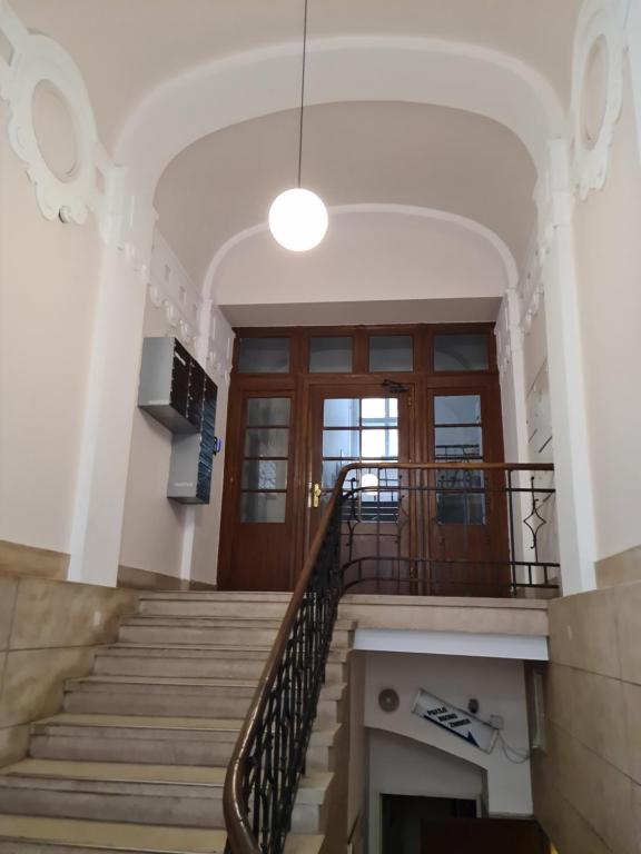 AMBER APARTAMENT #10, آژانس هواپیمایی آسمان سپید