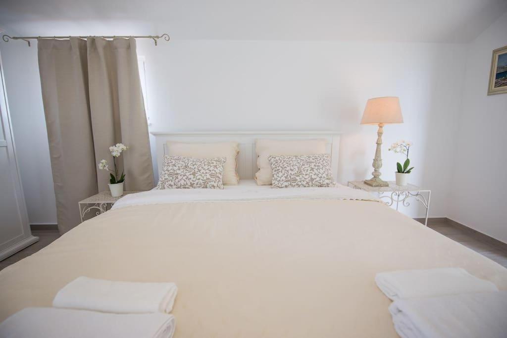 Letto o letti in una camera di Villa Bella with pool